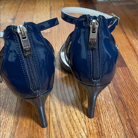 Liz Clairborne Navy Heels - Picture 3 of 6